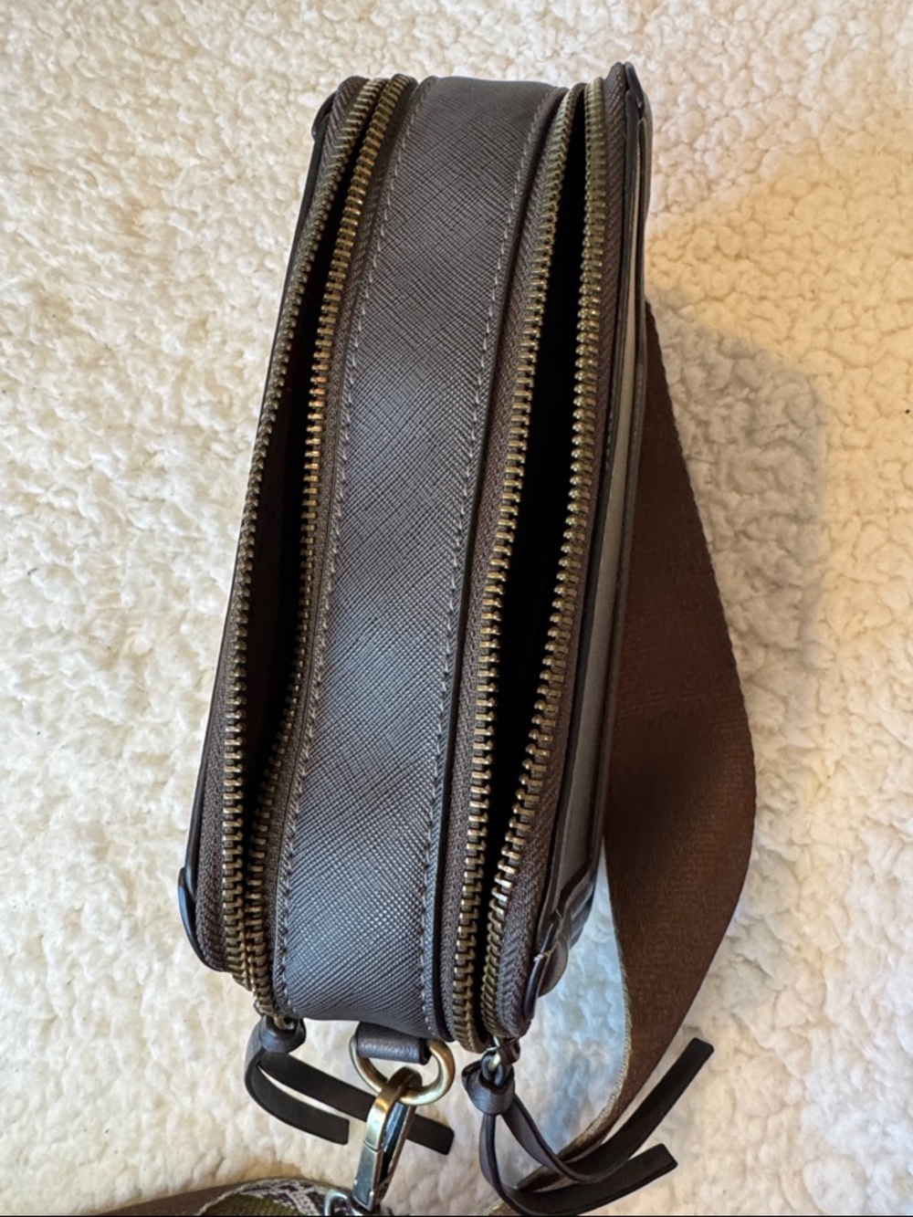 Sondra Roberts vegan leather crossbody Bag with Olive-Accent Strap - Picture 13 of 13